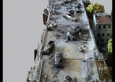 Diorama Market Garden Arnhem 1944 German Attack on Bridge lengte van het model 220 cm. Breedte 40 cm.