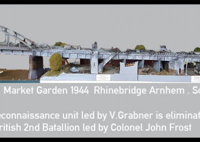 Diorama Market Garden Arnhem 1944 German Attack on Bridge. Zijaanzicht . Lengte 220 cm. Breedte 40 cm.